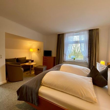 Kirchspielkrug Landhotel & Restaurant 韦斯特雷费尔 外观 照片