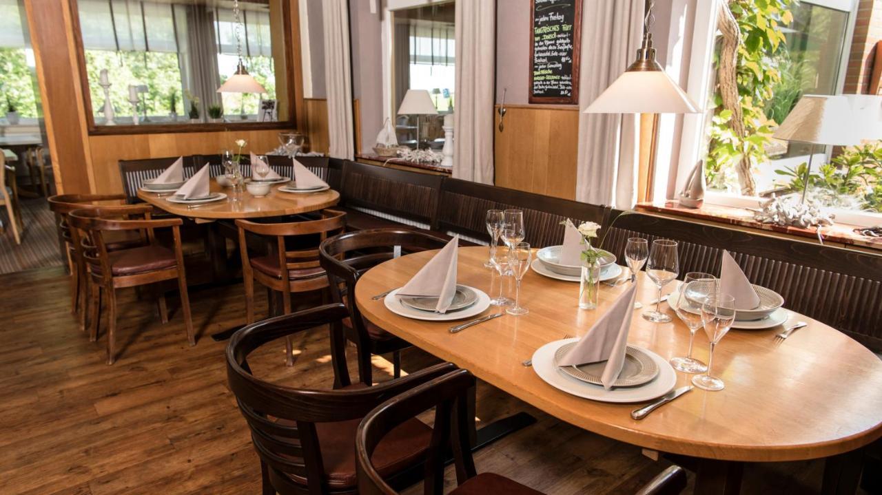 Kirchspielkrug Landhotel & Restaurant 韦斯特雷费尔 外观 照片